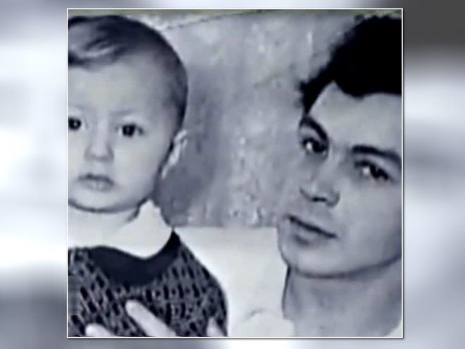Игорь Николаев в детстве с отцом