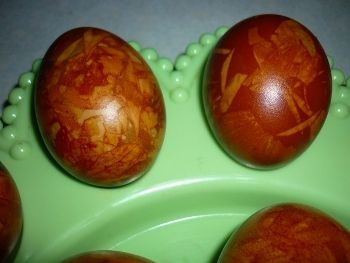 красить яйца