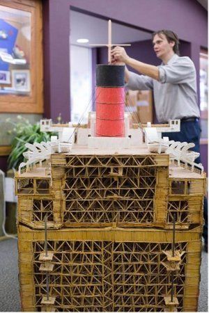 Огромный корабль из зубочисток