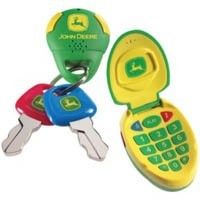 Игрушечный мобильный телефон и ключи