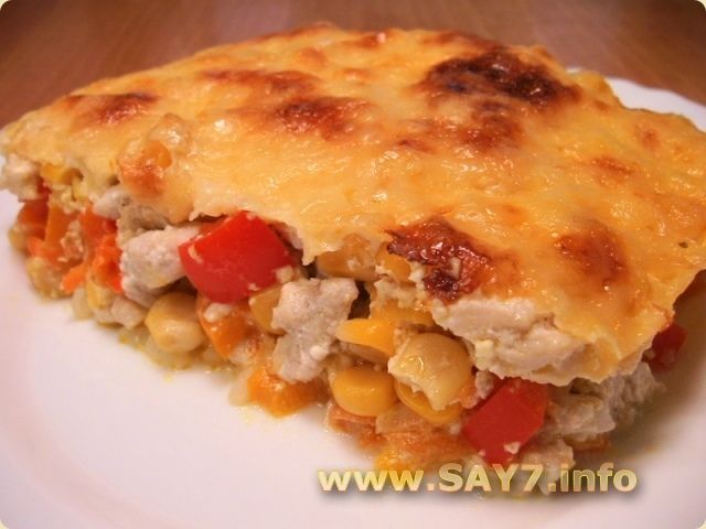 Запеканка с рисом, куриным филе, кукурузой и овощами
