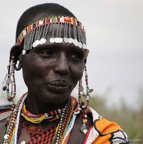 Женщина из племени масаи