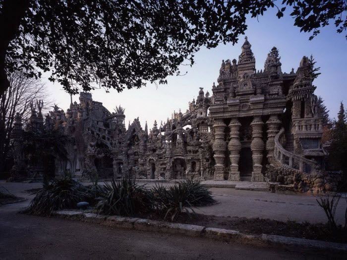 Le Palais Ideal (Идеальный дворец) в Hauterives, Франция. Построен обычным французским почтальоном-энтузиастом Фердинандом Шевалем за 33 года (1879-1912).