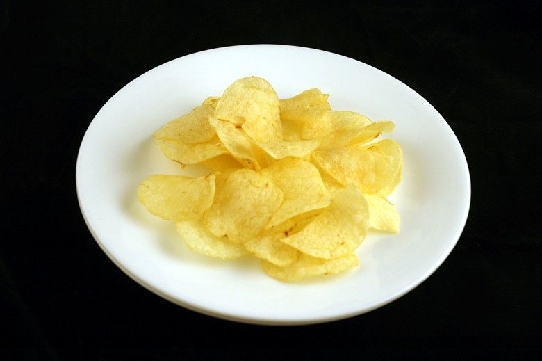 калории, мало, шоколад, овощи, чипсы