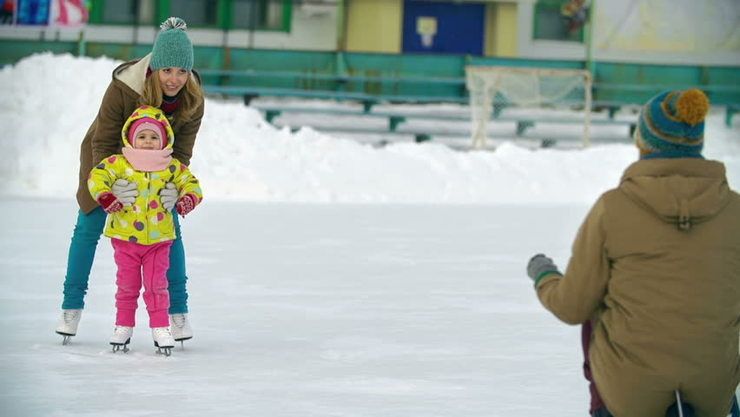 как научить ребенка кататься на коньках