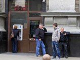 В среду курс доллара при межбанковских сделках достиг 8000 белорусских рублей, притом что официальный курс Нацбанка составляет 3130 рублей за доллар