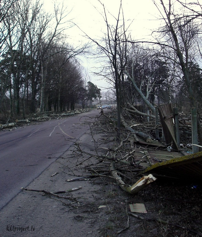 Vetru sekas Liepaja 5 Par vētras nopietno pieteikumu piekrastes iedzīvotājiem.(foto)
