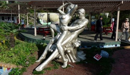 Парк скульптур любви «Love Land»