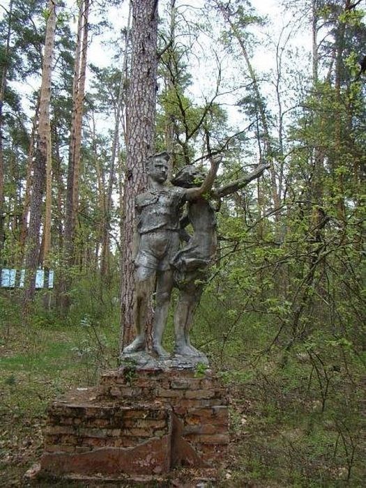 Все, что осталось от былого величия пионерских лагерей