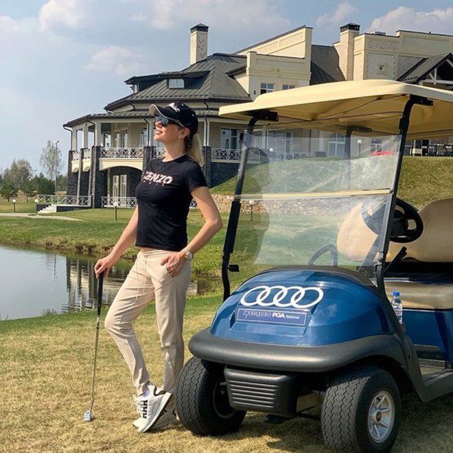 Анастасия Трегубова занимается гольфом через 10 дней после родов