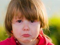 Ребенок ноет. Изображение с сайта ahaparenting.com