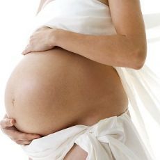 Почему опускается живот у беременных