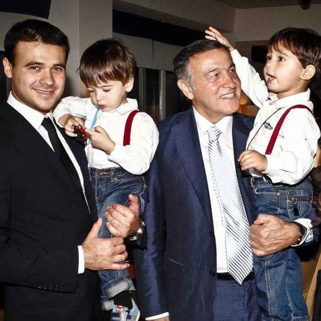 Эмин со сташими сыновьями и отцом © Instagram  @eminofficial