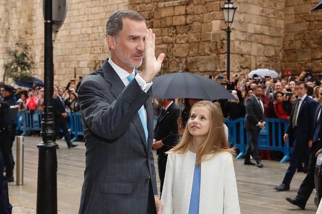 Невероятное сходство: испанская принцесса София растет копией своего папы-короля