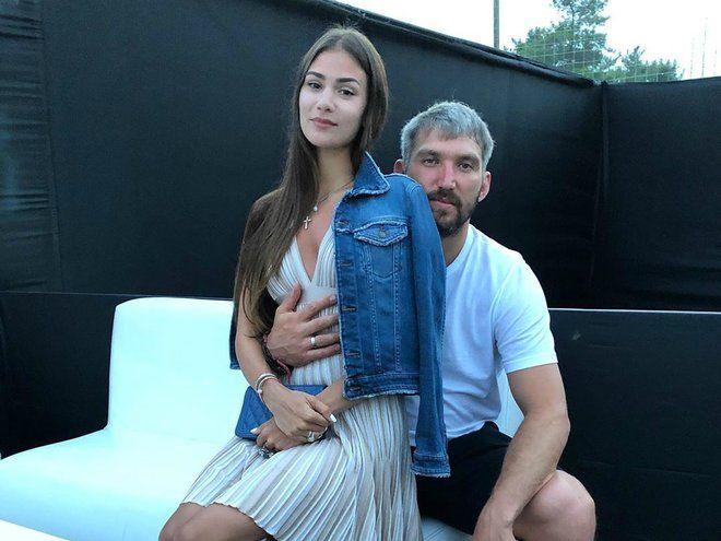 Тусовка с братьями и сестрой: Анастасия Шубская поделилась новым видео с годовалым сыном