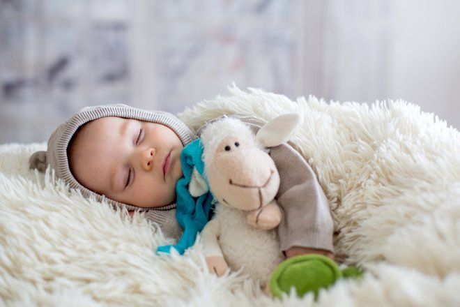 Невролог пояснил, в каком возрасте ребенка проще приучить к самостоятельному засыпанию