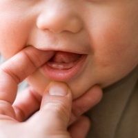 насморк при первых зубках у ребенка