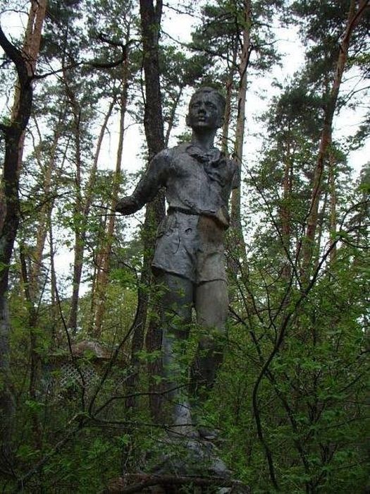 Все, что осталось от былого величия пионерских лагерей