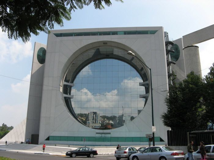 Calakmul building - здание в виде гигантской стиральной машины. Мехико