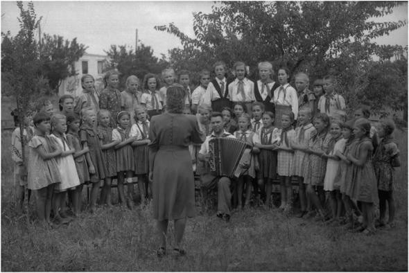 Слава богу, что мне ни разу не довелось побывать в советском пионерлагере Слава богу, что мне ни разу не довелось побывать в советском пионерлагере